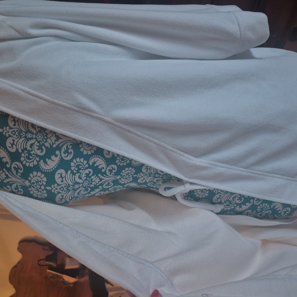 White Plush Bathrobe - Picture 6 of 8